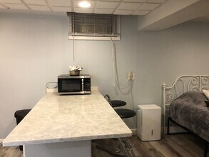 50 Sugar Toms Ln, Unit Studio by the Bay in East Norwich, NY - Building Photo - Building Photo