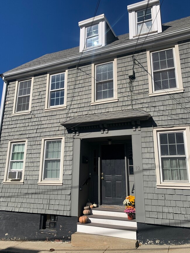 property at 10 Salem Street Ave