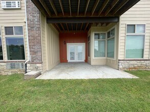 200 Majestic Dr in Branson, MO - Foto de edificio - Building Photo