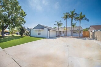 2944 W Skywood Cir in Anaheim, CA - Building Photo - Building Photo