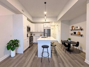 16 West Avenue S in Hamilton, ON - Building Photo - Building Photo