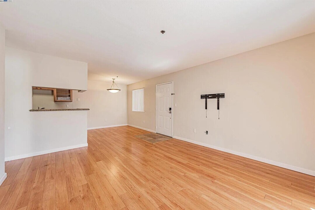 880 E Fremont Ave in Sunnyvale, CA - Building Photo