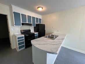 235 Corona St, Unit 102 in Winston-Salem, NC - Building Photo - Building Photo