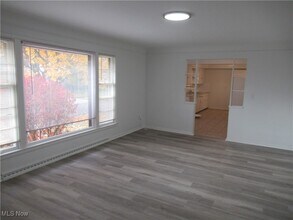 285 Marion Dr in Bedford, OH - Building Photo - Building Photo