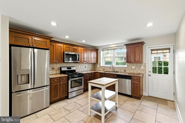 property at 1920 S Alder St