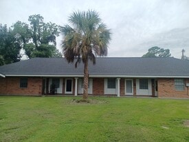 1719 Oakley Ct, Unit 1 in Thibodaux, LA - Building Photo