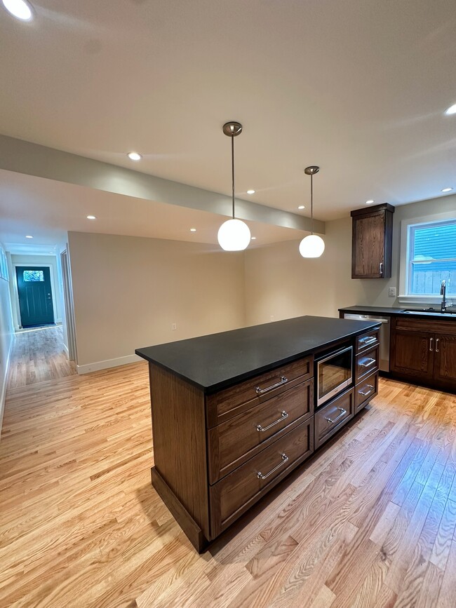 2606 Larkins Way in Pittsburgh, PA - Foto de edificio - Building Photo