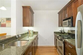88 Townsend St in San Francisco, CA - Building Photo - Building Photo