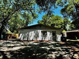 3073 Pine Tree Ave in Largo, FL - Building Photo