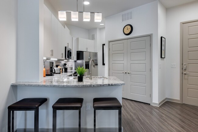 Promenade at Las Colinas in Irving, TX - Building Photo - Building Photo