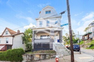 411 Walter St in Pittsburgh, PA - Building Photo