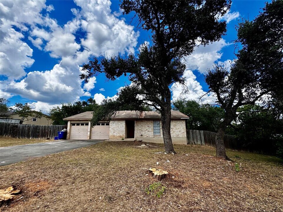 8104 Pinto Path in Austin, TX - Building Photo