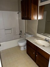 5101 Middlecoff Cir in Corpus Christi, TX - Foto de edificio - Building Photo
