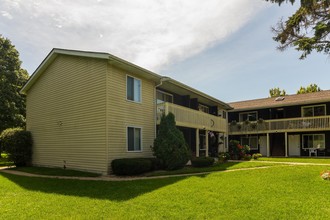 Legion Court in Wauconda, IL - Building Photo - Building Photo