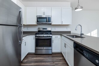 Greenview Towns in Bay Shore, NY - Foto de edificio - Interior Photo