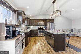 62 Oldbrook Rd in Levittown, PA - Building Photo - Building Photo