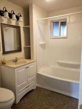 10811 56th Ave S, Unit Downstairs in Seattle, WA - Foto de edificio - Building Photo