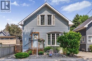 1 Mareve Ave in Hamilton, ON - Building Photo