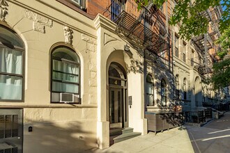 4 W 103rd St in New York, NY - Foto de edificio - Building Photo