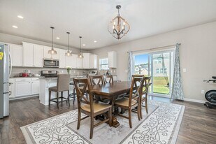 7280 Hopkinton Dr in Kalamazoo, MI - Building Photo