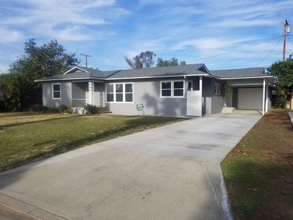 5165 Carlingford Ave in Riverside, CA - Foto de edificio