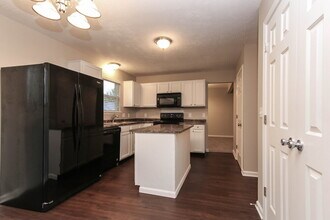 4529 Woodland Ct in Indianapolis, IN - Building Photo - Building Photo
