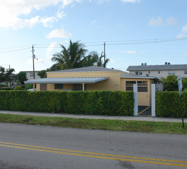 616 Moffett St in Hollywood, FL - Building Photo - Building Photo