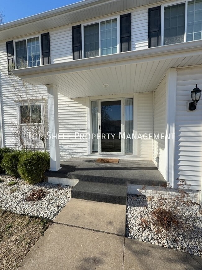 4542 Meadow Valley Dr in West Des Moines, IA - Building Photo - Building Photo