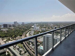 79 SW 12th St, Unit 3502 in Miami, FL - Building Photo - Building Photo