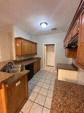 325 W Strasburg Way in Mustang, OK - Building Photo - Building Photo