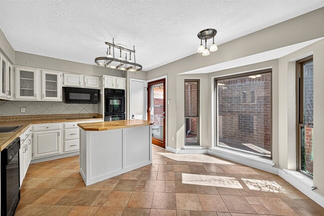 property at 2026 Ashford Hollow Ln