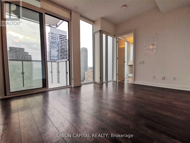 28-3128 Wellesley St E in Toronto, ON - Building Photo - Building Photo