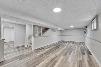 7303 E Mercer Pl in Denver, CO - Foto de edificio - Building Photo