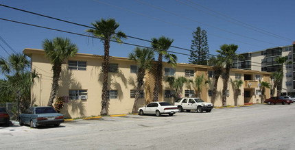 1555 NE 125th Ter in North Miami, FL - Foto de edificio - Building Photo