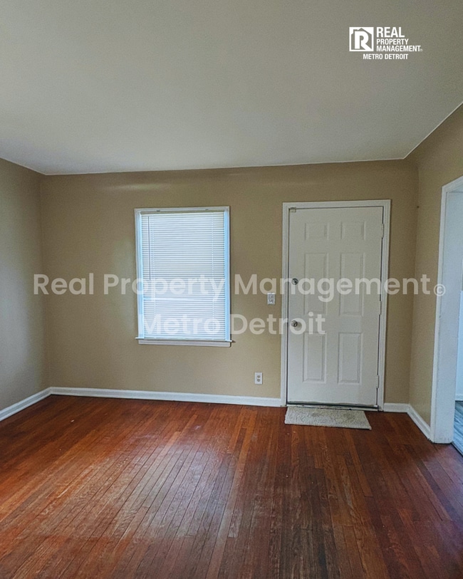 21242 Beechwood Ave in Eastpointe, MI - Building Photo - Building Photo