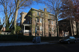 1960 Biltmore St NW in Washington, DC - Building Photo - Building Photo