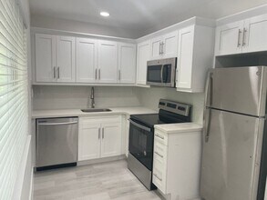 31 Menores Ave in Coral Gables, FL - Building Photo - Interior Photo