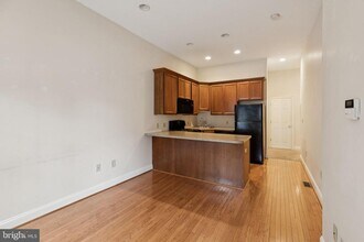 2542 W Girard Ave in Philadelphia, PA - Building Photo - Building Photo