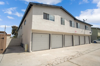 999 Valencia St in Costa Mesa, CA - Building Photo - Building Photo