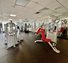 9371 Fontainebleau Blvd, Unit I214 in Miami, FL - Building Photo - Building Photo