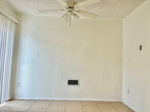 318-320 Hillside Ct in Vista, CA - Building Photo - Building Photo