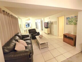 3211 NE 8th St in Pompano Beach, FL - Building Photo - Building Photo