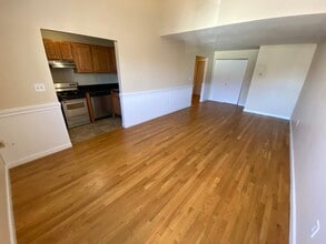 4 Leeds St, Unit 4 in Boston, MA - Building Photo - Building Photo