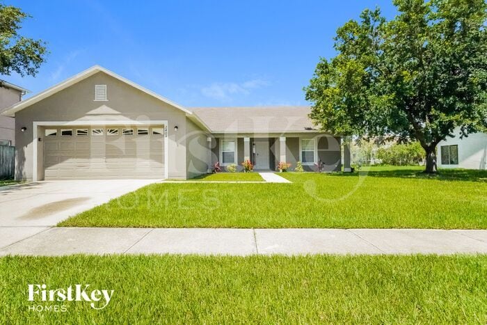 2404 Willow Tree Ln in Kissimmee, FL - Foto de edificio