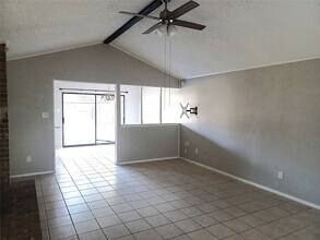 7307 Foxwick Ln in Humble, TX - Foto de edificio - Building Photo