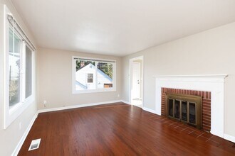 1617 N 105th St in Seattle, WA - Building Photo - Building Photo