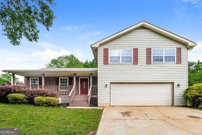 property at 121 River Trace Ct