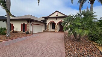 5405 Emerald Bay Ln in Lady Lake, FL - Building Photo