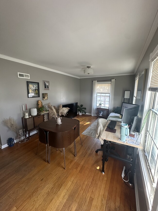 310 W Lakeside St, Unit Apt 3