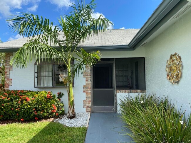 125 Moccasin Trail S in Jupiter, FL - Building Photo - Building Photo